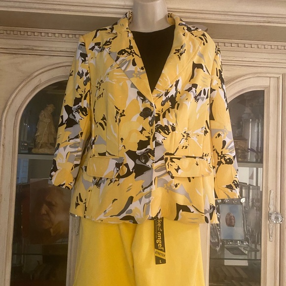 Bright spring  floral print in Yelow white & Black jacket,M - Picture 3 of 3